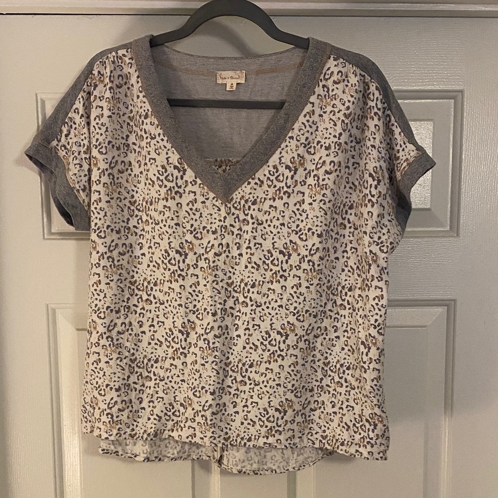 Hem & Thread Cream and Gray Leopard Print V-Neck Tee